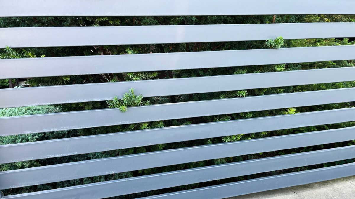 ogrodzenie ze sztachet poziomych