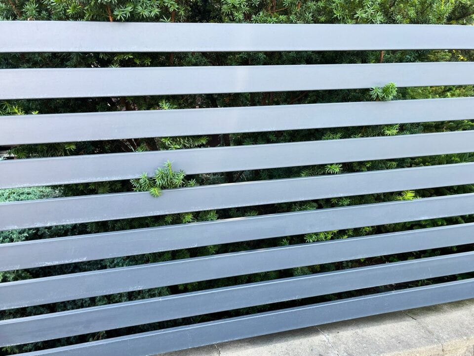 ogrodzenie ze sztachet poziomych