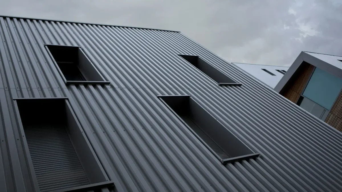 budynek z blachy trapezowej